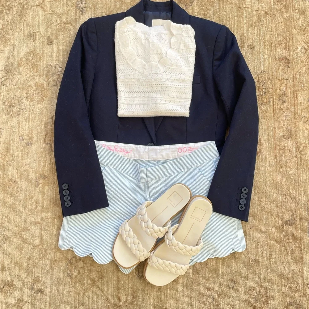 Lilly Pulitzer seersucker light blue scalloped edge shorts size 00. - Picture 11 of 12